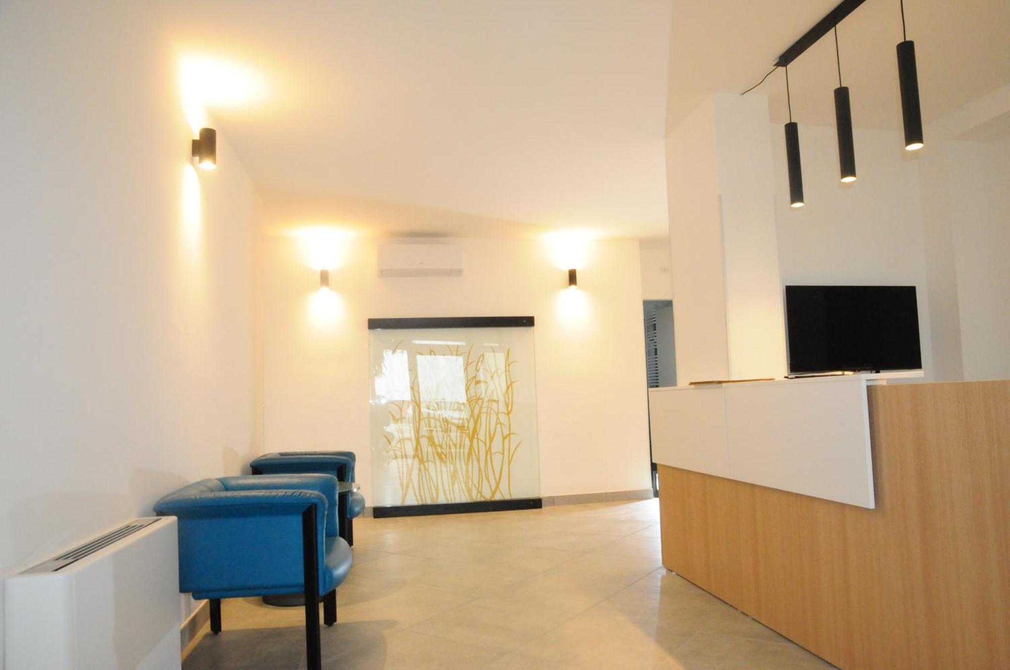 House Of Oscar Aparthotel Adria Bagian luar foto